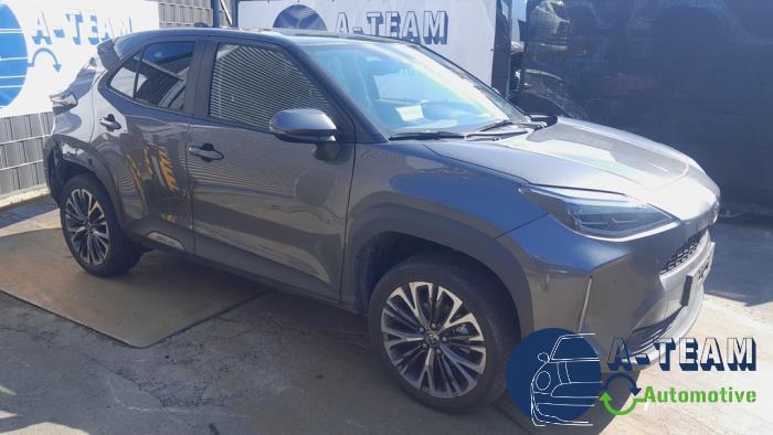 Toyota Yaris Cross 1.5 12V Hybrid 115 Sloopvoertuig (2022, Grijs)