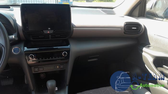 Toyota Yaris Cross 1.5 12V Hybrid 115 Sloopvoertuig (2022, Grijs)