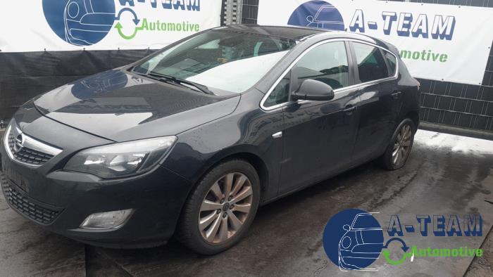 Opel Astra J 1.7 CDTi 16V EcoFLEX 130 Sloopvoertuig (2012, Zwart)