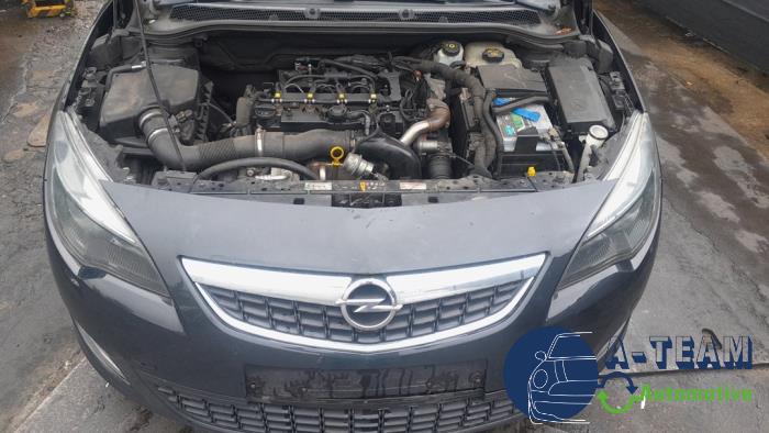 Opel Astra J 1.7 CDTi 16V EcoFLEX 130 Sloopvoertuig (2012, Zwart)