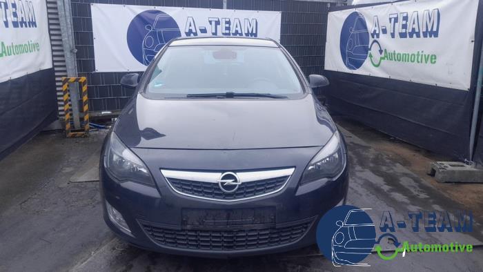 Opel Astra J 1.7 CDTi 16V EcoFLEX 130 Sloopvoertuig (2012, Zwart)