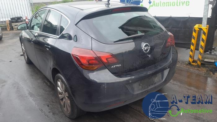 Opel Astra J 1.7 CDTi 16V EcoFLEX 130 Sloopvoertuig (2012, Zwart)
