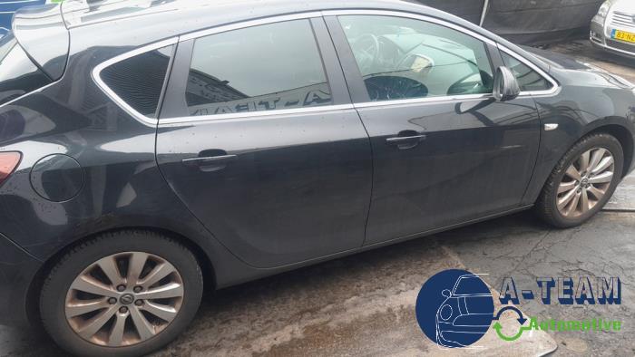 Opel Astra J 1.7 CDTi 16V EcoFLEX 130 Sloopvoertuig (2012, Zwart)