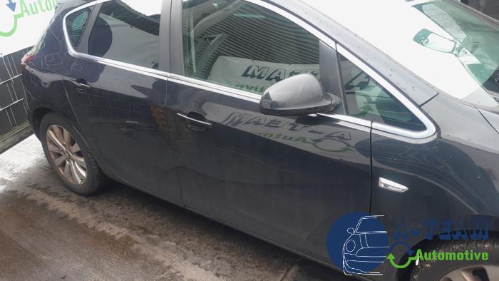 Opel Astra J 1.7 CDTi 16V EcoFLEX 130 Sloopvoertuig (2012, Zwart)