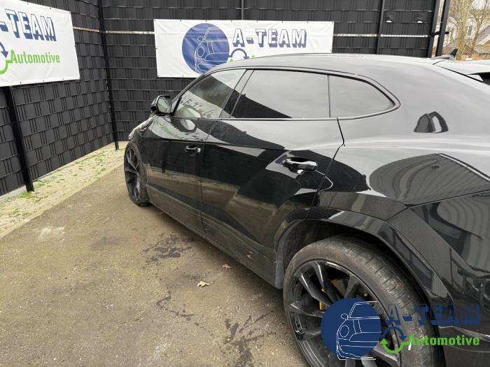 Lamborghini Urus 4.0 V8 Sloopvoertuig (2022, Zwart)