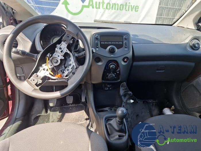 Peugeot 108 1.0 12V VVT-i Skrotfordon (2018, PAARS)