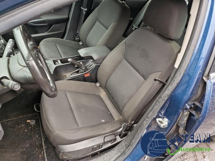 Opel Insignia 1.6 Turbo 16V Ecotec Samochód złomowany (2011, Niebieski)