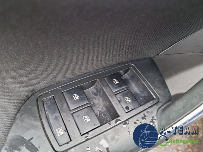 Opel Insignia 1.6 Turbo 16V Ecotec Samochód złomowany (2011, Niebieski)