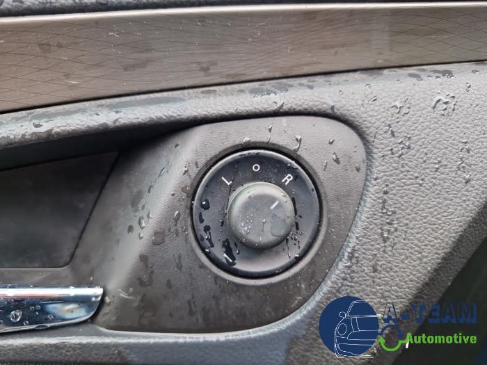 Opel Insignia 1.6 Turbo 16V Ecotec Samochód złomowany (2011, Niebieski)