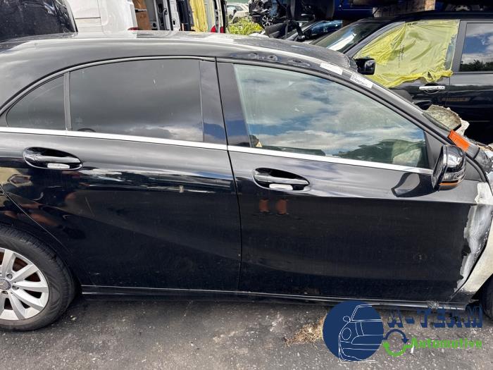 Mercedes A 1.6 A-180 16V Skrotfordon (2013, ZWART)