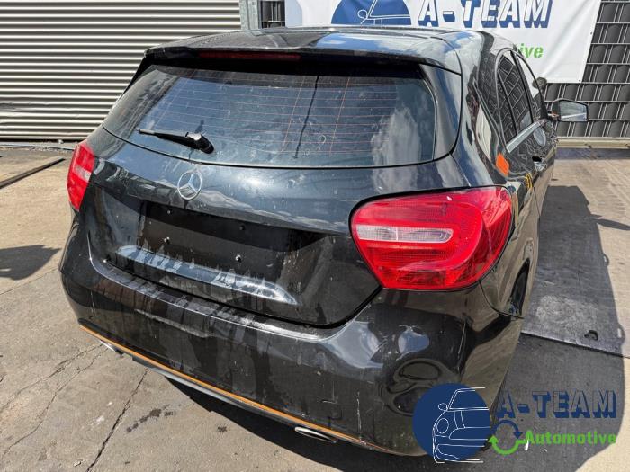 Mercedes A 1.6 A-180 16V Skrotfordon (2013, ZWART)