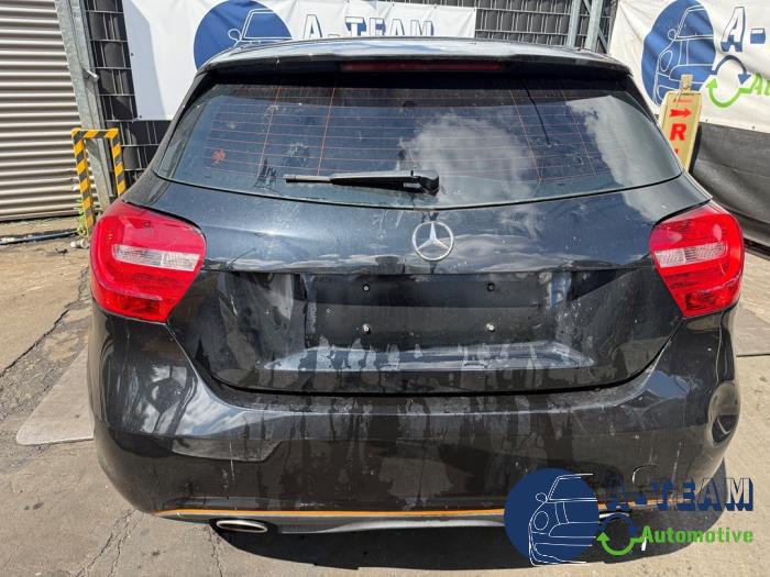 Mercedes A 1.6 A-180 16V Skrotfordon (2013, ZWART)