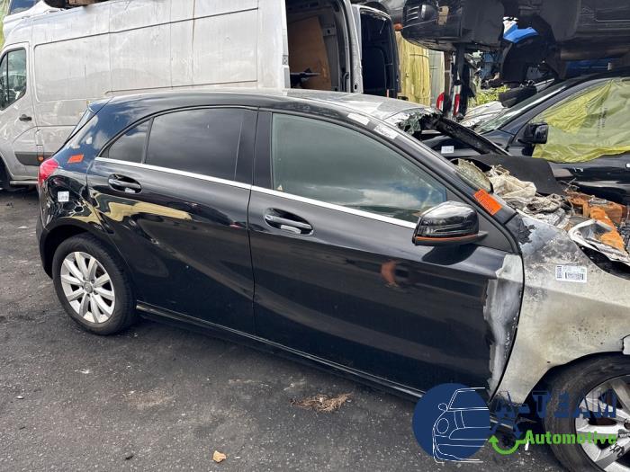 Mercedes A 1.6 A-180 16V Skrotfordon (2013, ZWART)