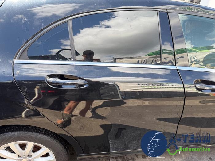 Mercedes A 1.6 A-180 16V Skrotfordon (2013, ZWART)