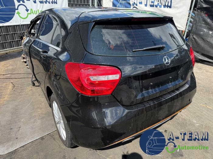 Mercedes A 1.6 A-180 16V Skrotfordon (2013, ZWART)