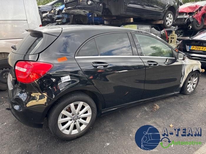 Mercedes A 1.6 A-180 16V Skrotfordon (2013, ZWART)