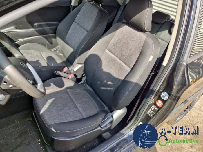 Kia Picanto 1.0 12V Skrotfordon (2012, ZWART)