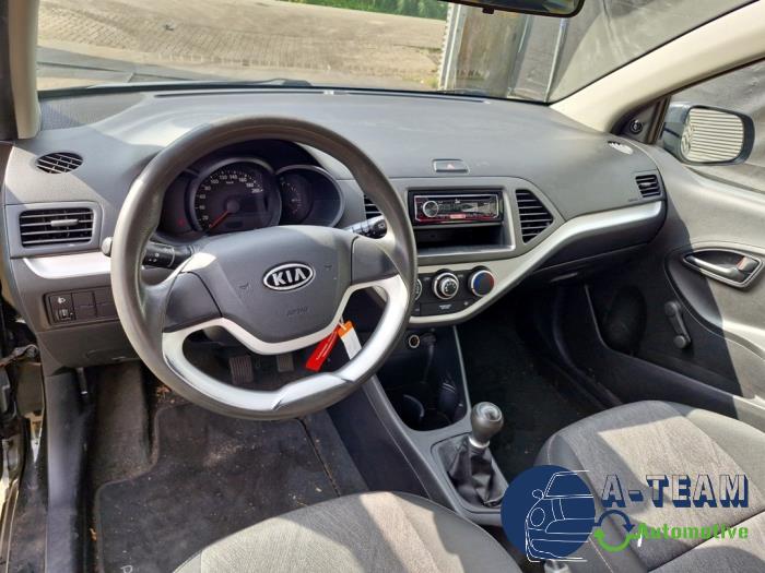 Kia Picanto 1.0 12V Skrotfordon (2012, ZWART)