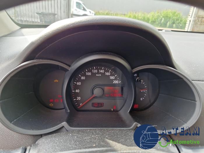 Kia Picanto 1.0 12V Skrotfordon (2012, ZWART)