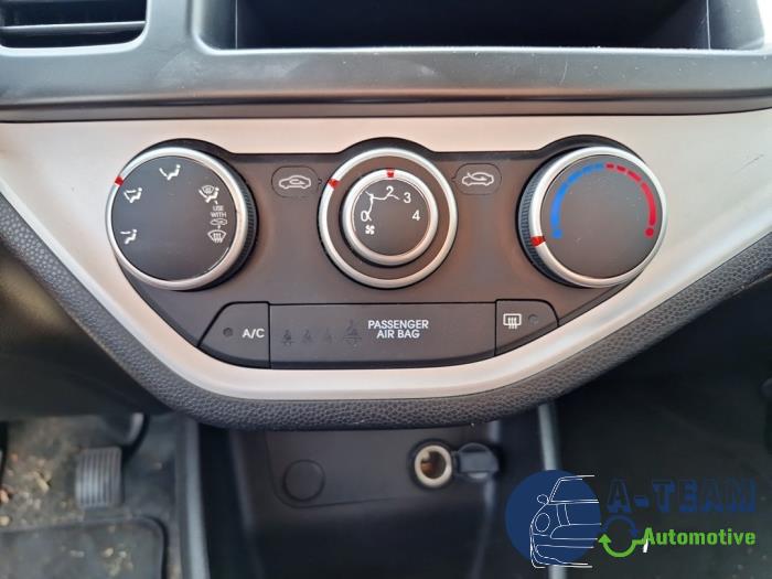 Kia Picanto 1.0 12V Skrotfordon (2012, ZWART)