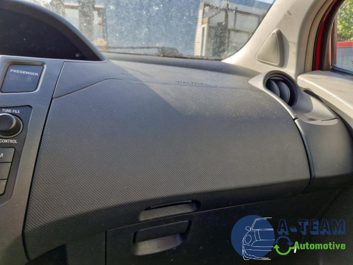 Toyota Yaris II 1.3 16V VVT-i Skrotfordon (2007, ROOD)