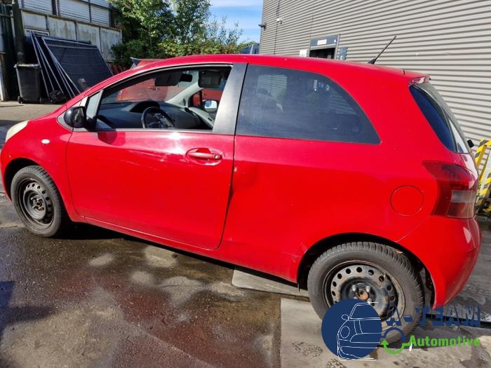 Toyota Yaris II 1.3 16V VVT-i Skrotfordon (2007, ROOD)