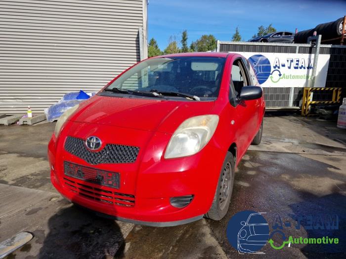 Toyota Yaris II 1.3 16V VVT-i Skrotfordon (2007, ROOD)