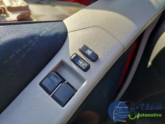 Toyota Yaris II 1.3 16V VVT-i Skrotfordon (2007, ROOD)