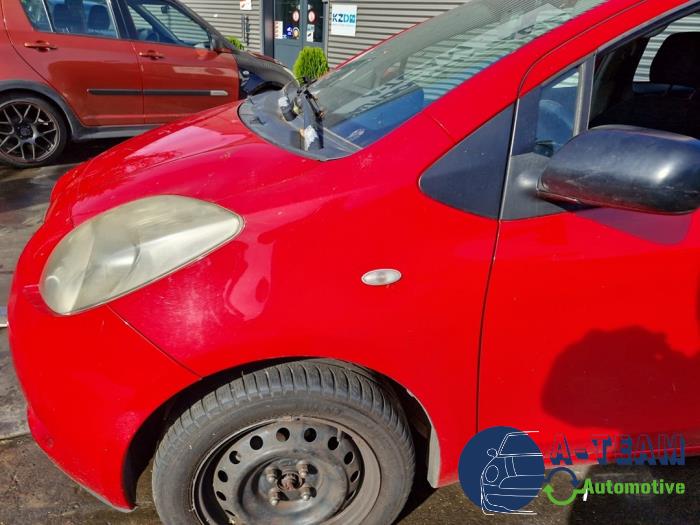 Toyota Yaris II 1.3 16V VVT-i Skrotfordon (2007, ROOD)