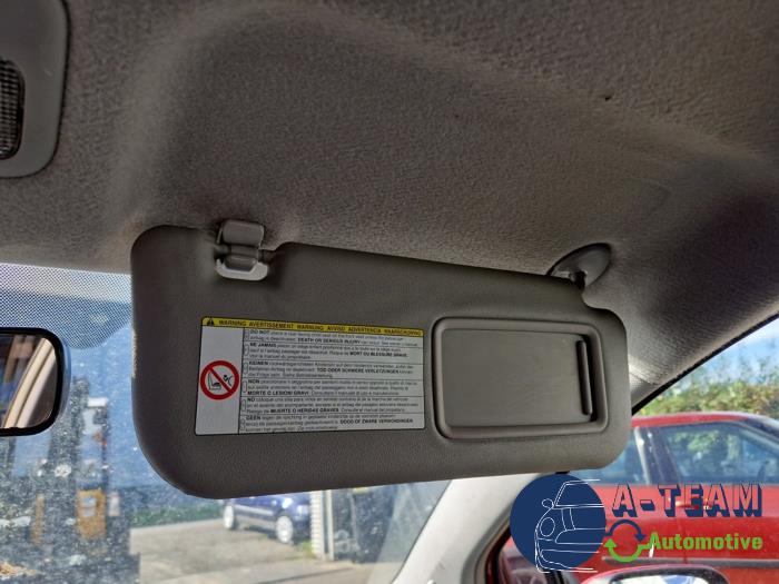 Toyota Yaris II 1.3 16V VVT-i Skrotfordon (2007, ROOD)