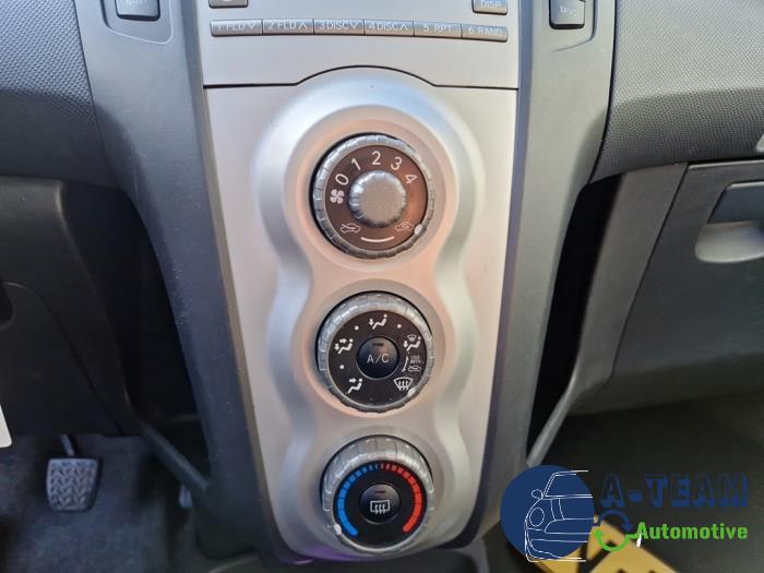 Toyota Yaris II 1.3 16V VVT-i Skrotfordon (2007, ROOD)