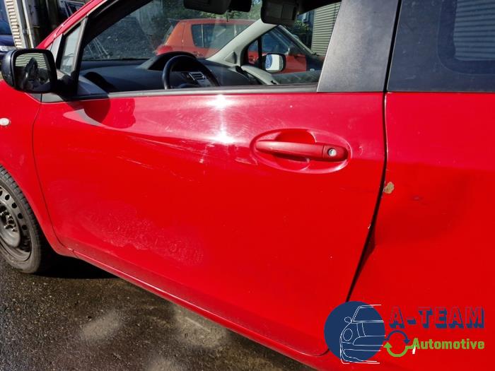 Toyota Yaris II 1.3 16V VVT-i Skrotfordon (2007, ROOD)