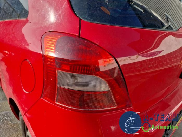 Toyota Yaris II 1.3 16V VVT-i Skrotfordon (2007, ROOD)