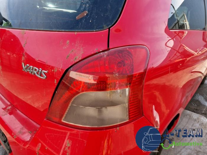 Toyota Yaris II 1.3 16V VVT-i Skrotfordon (2007, ROOD)