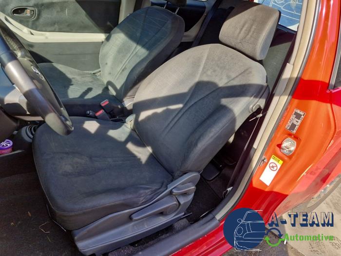 Toyota Yaris II 1.3 16V VVT-i Skrotfordon (2007, ROOD)