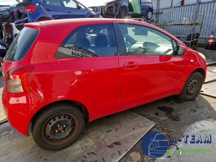 Toyota Yaris II 1.3 16V VVT-i Skrotfordon (2007, ROOD)