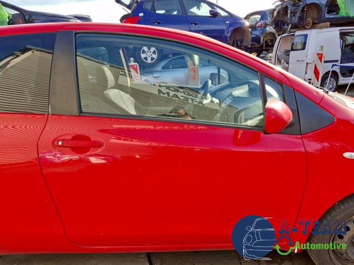 Toyota Yaris II 1.3 16V VVT-i Skrotfordon (2007, ROOD)