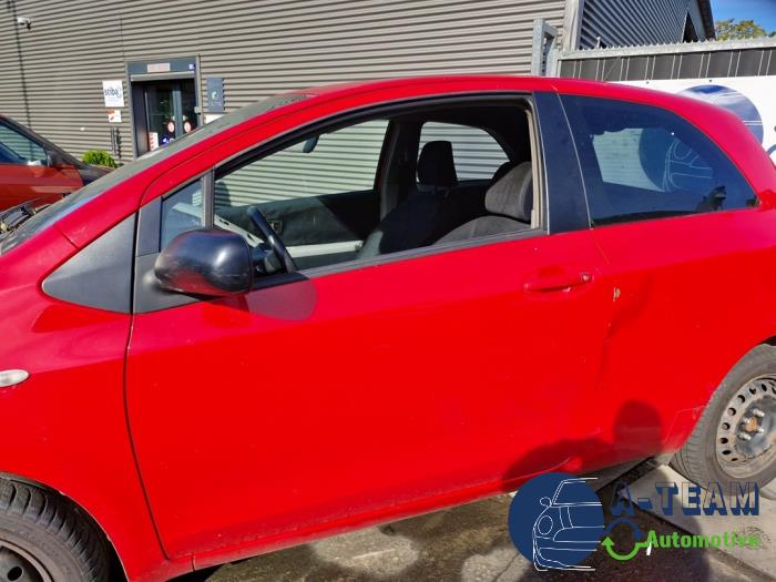 Toyota Yaris II 1.3 16V VVT-i Skrotfordon (2007, ROOD)