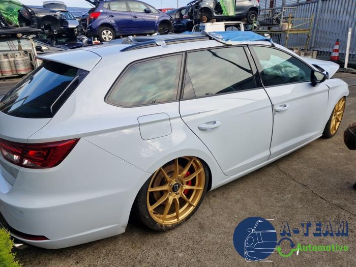Seat Leon ST 2.0 TSI Cupra 280 16V Skrotfordon (2015, GRIJS)