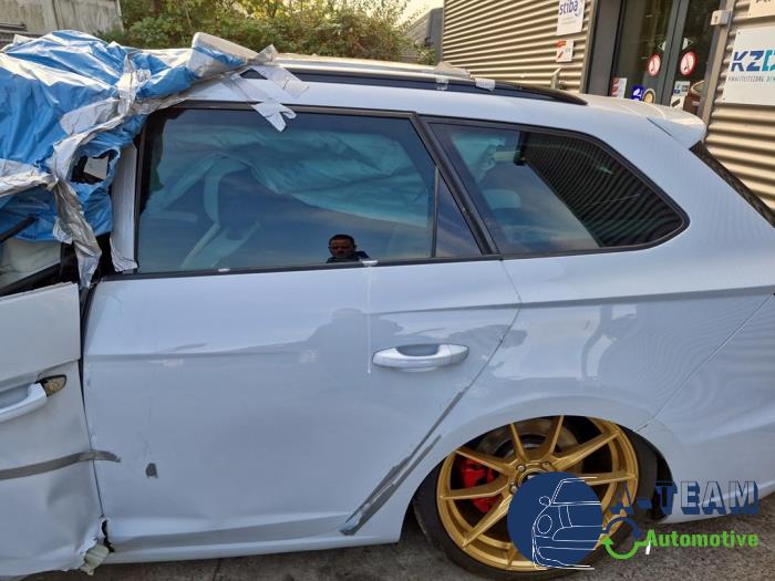 Seat Leon ST 2.0 TSI Cupra 280 16V Skrotfordon (2015, GRIJS)