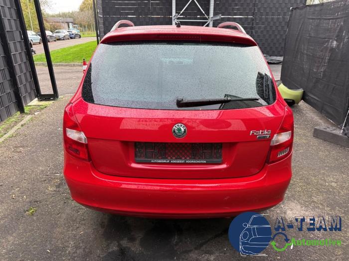 Skoda Fabia II Combi 1.4i 16V Samochód złomowany (2010, Czerwony)