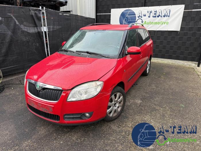 Skoda Fabia II Combi 1.4i 16V Samochód złomowany (2010, Czerwony)