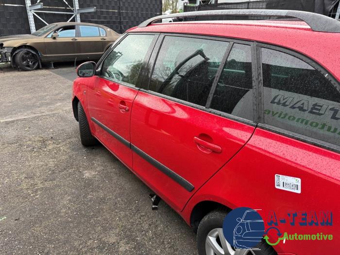 Skoda Fabia II Combi 1.4i 16V Samochód złomowany (2010, Czerwony)