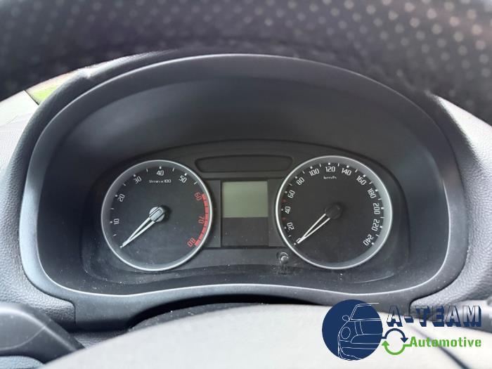 Skoda Fabia II Combi 1.4i 16V Samochód złomowany (2010, Czerwony)