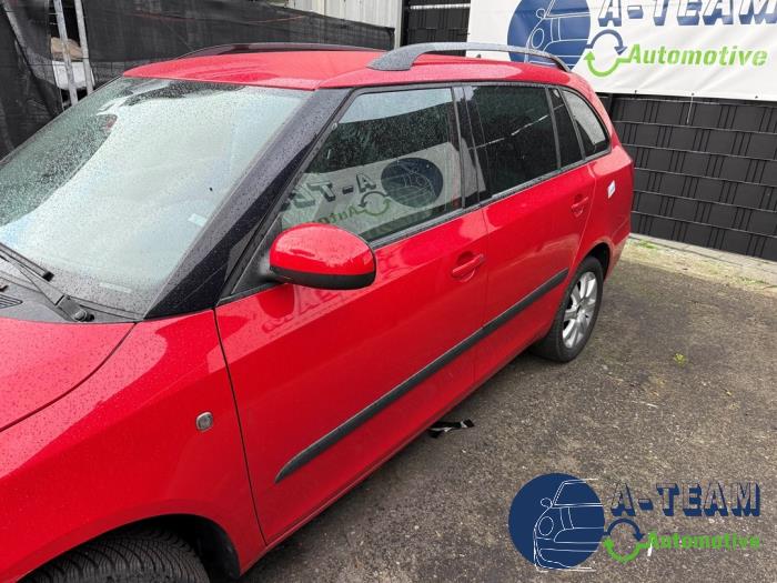 Skoda Fabia II Combi 1.4i 16V Samochód złomowany (2010, Czerwony)