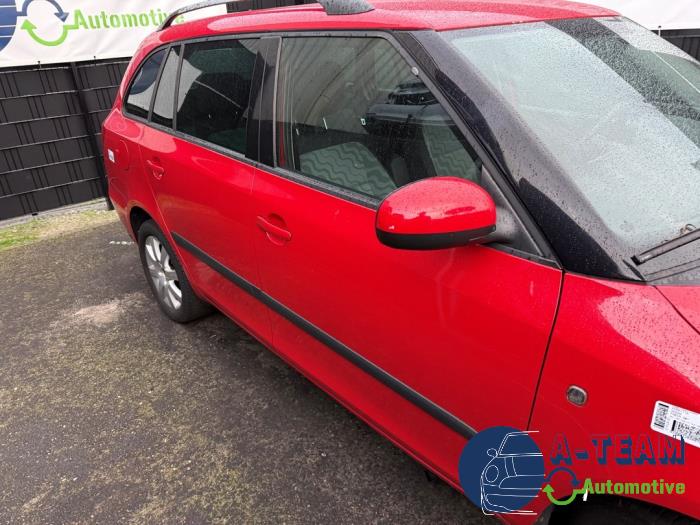 Skoda Fabia II Combi 1.4i 16V Samochód złomowany (2010, Czerwony)