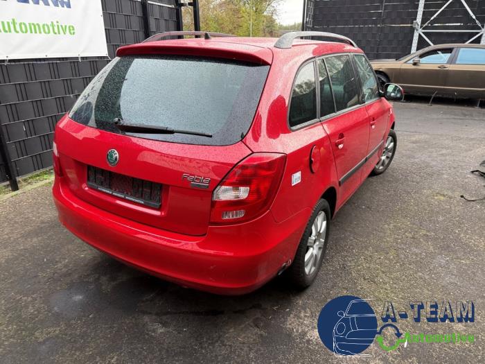 Skoda Fabia II Combi 1.4i 16V Samochód złomowany (2010, Czerwony)