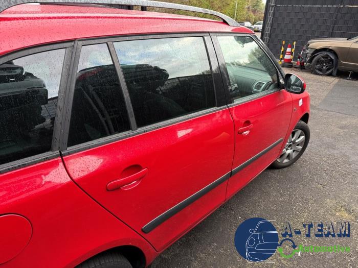 Skoda Fabia II Combi 1.4i 16V Samochód złomowany (2010, Czerwony)