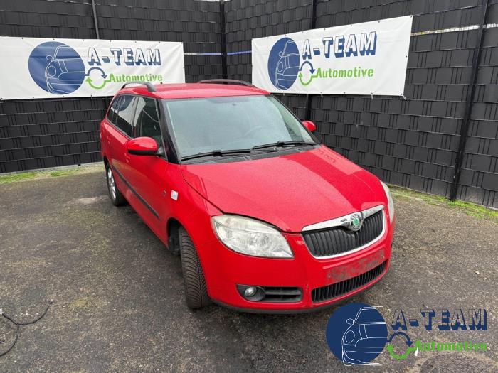 Skoda Fabia II Combi 1.4i 16V Samochód złomowany (2010, Czerwony)