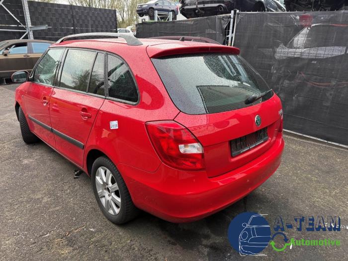 Skoda Fabia II Combi 1.4i 16V Samochód złomowany (2010, Czerwony)